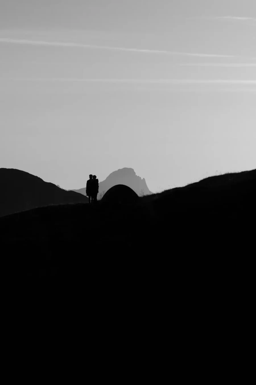 Deux âmes, face aux montagne