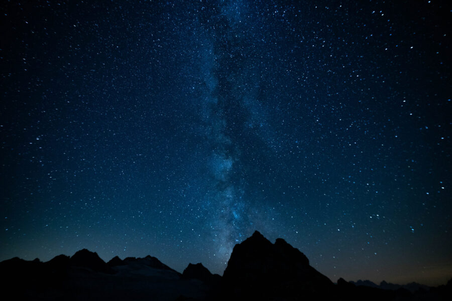 Les étoiles veillent sur les cimes