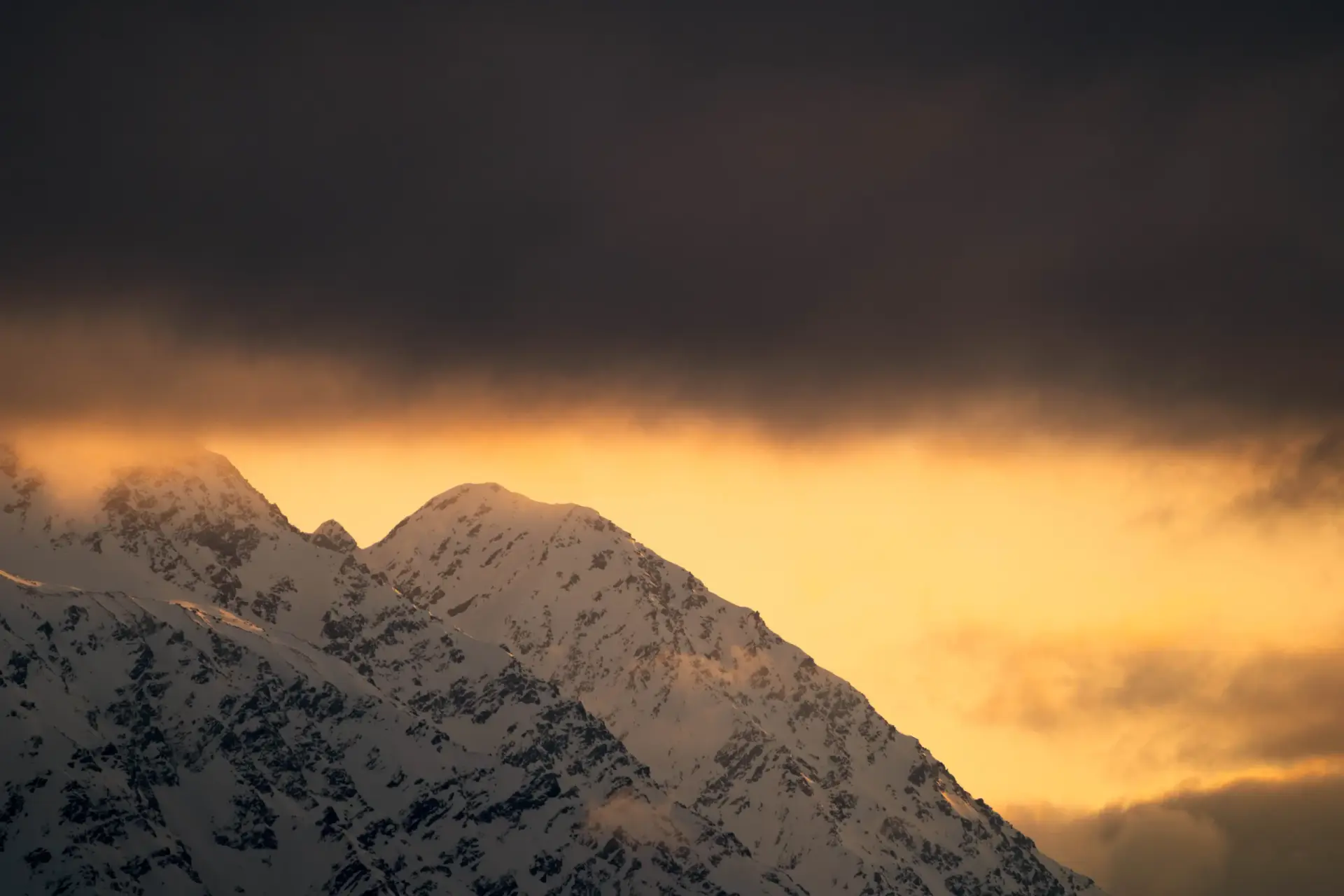 L’arête de Tricot, effleurée par la lumière