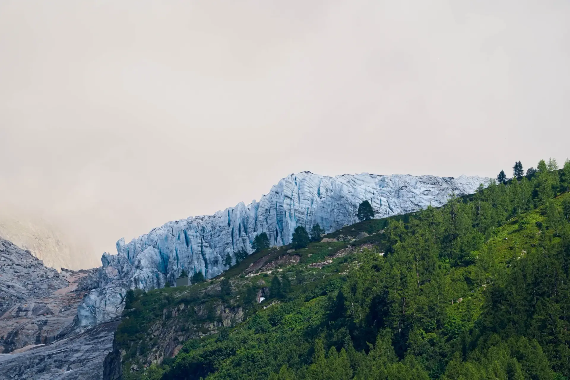 Équilibres de glace sous le souffle du printemps - Argentière