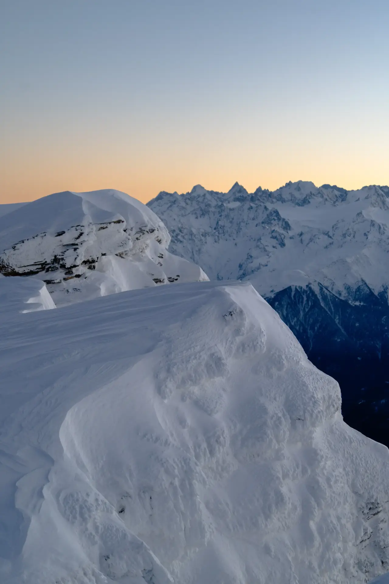 Dernières lueurs sur un monde blanc