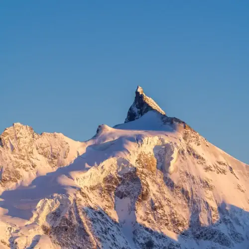 Le Zinalrothorn s’endort en lumière